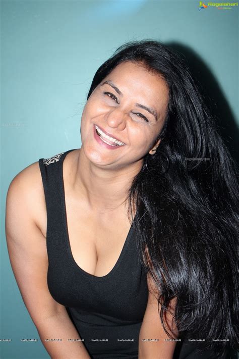 Way2LimeLite Telugu Actress Apoorva In Sexy Black Dress