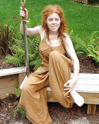 Ida Redheaded Hippie With Sword Porn Pictures Xxx Photos Sex Images Pictoa