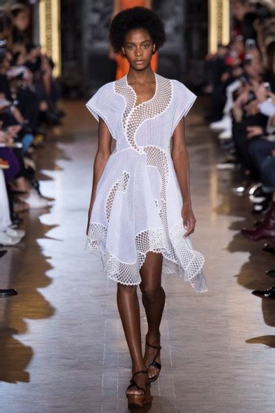 Show Review Stella Mccartney Spring 2016 Fashion Bomb Daily