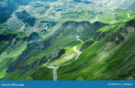 Estrada Alpina Da Montanha Na Passagem De Grossglockner Foto De Stock