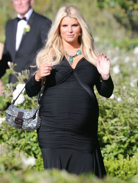 Discover more posts about jessica simpson pregnant. Pregnant Jessica Simpson Rocks a Curve-Hugging Black Dress ...