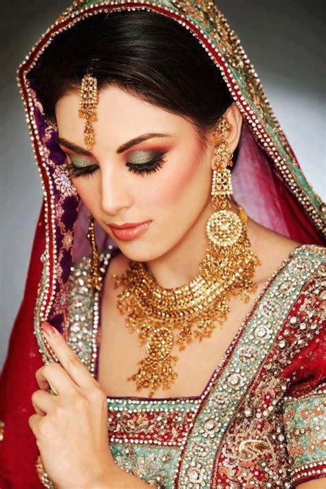 Love This Jewelry And Makeup Indian Bride Makeup Beautiful Indian Brides Bridal Jewellery Indian