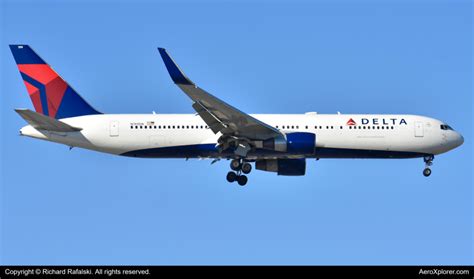 N199dn Delta Airlines Boeing 767 300er By Richard Rafalski