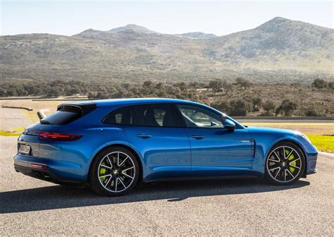 Athletic, streamlined, with clear contours and powerful muscles. Porsche Panamera Sport Turismo 2020 4 E-Hybrid in Oman ...