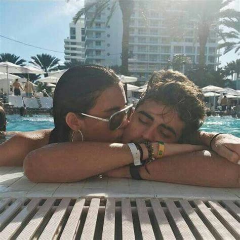 Pin By Isadora Queiroz On Cameron Couples Couple Beach Pictures Cute Couple Pictures