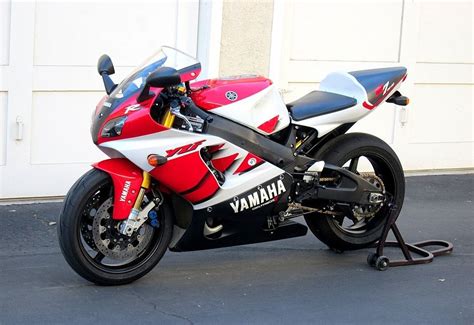At the end of 2000 yamaha pulled their sublime pairing of noriyuki haga and the r7 superbike out of the world. Rare Pair - 2x 1999 Yamaha R7 | Bike-urious