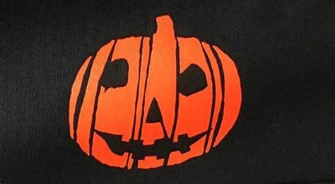 For the new movie, the same credits were used, though the pumpkin reversed its decomposition. First Behind-The-Scenes Photos of New HALLOWEEN Movie ...