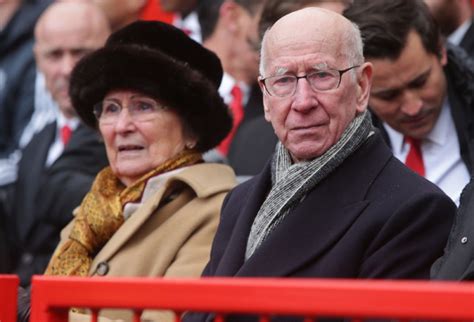 Sir Bobby Charlton Diagnosed With Dementia As Wife Reveals Man Utd And England 1966 World Cup