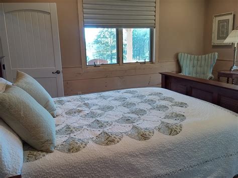 This luxury log cabin rental is one of the best danbury, nc cabin rentals and can be found just outside hanging rock state park in north carolina and can accommodate up to six glampers between two bedrooms and one full bathroom. Hanging Rock Cabin | Luna's Trail