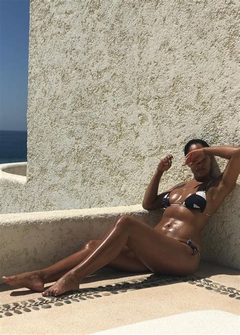 Tracee Ellis Ross Slipped Into A Bikini To Defrost After Thanksgiving In 2020 Bikinis