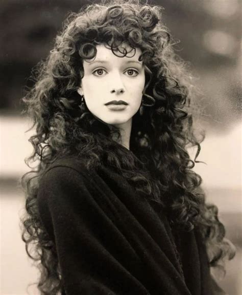 Christina Hendricks In The 90s Oldschoolcool Hair Inspiration Long