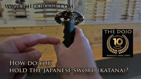 How To Hold The Japanese Sword Katana Youtube