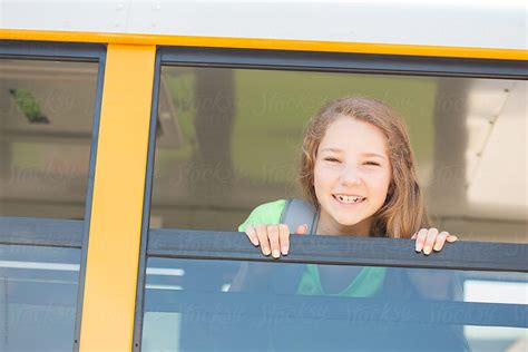 School Bus Pretty Girl Looks Out Bus Window Del Colaborador De