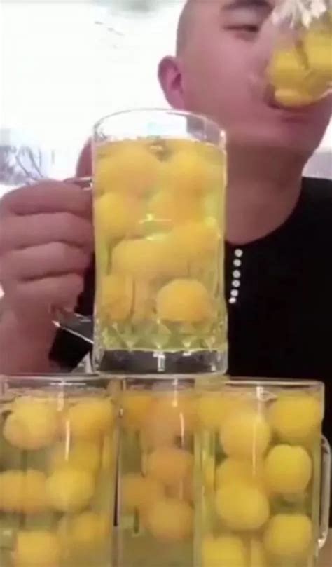 Man Downs Beer Mugs Full Of Raw Eggs As He Swallows 50 Yolks In 17 Seconds Mirror Online