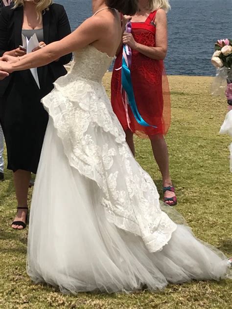 Monique Lhuillier Azure Preowned Wedding Dress Save 90 Stillwhite