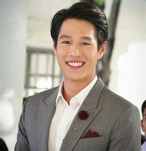 ทอย เค้าไม่ได้ฝากฝังขนาดนั้น เหมือนกับว่าครอบครัวทั้งสองฝ่ายเฝ้าดูอยู่ห่างๆอยู่แล้ว ไม่อยากจะเข้ามายุ่งมาก เพราะ. ทอย ปฐมพงศ์ ปลื้มกระแสซีรี่ย์ รูปทอง ดีเกินคาด เผยสถานะ ...