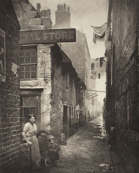 44 Incredible Photographs of the Old Closes and Streets of Glasgow From