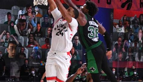 Boston celtics 2020 salary cap. NBA - Boston Celtics feiern Marcus Smart nach Block in ...