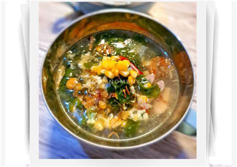 Hal itu berkat tingginya kandungan vitamin dan mineral dalam bayam, seperti vitamin a, vitamin c, folat, dan. Resep Sayur Bayam Bening Sosis - Tetaplah membaca resep ...