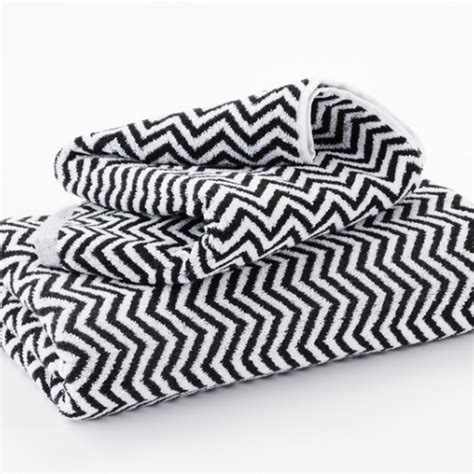 Superior egyptian cotton solid towel set. Hotel Luxury Collection - Black and White 'Herringbone ...