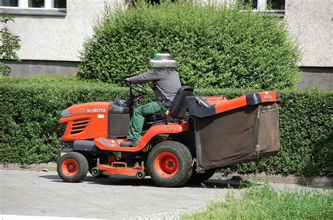 Gebrauchtmaschine kubota gr2120 rasentraktor mit allradantrieb baujahr 2015 / 390. Ein Diesel Rasentraktor, ein KUBOTA G23 Twin Cut, 27.06.13 ...