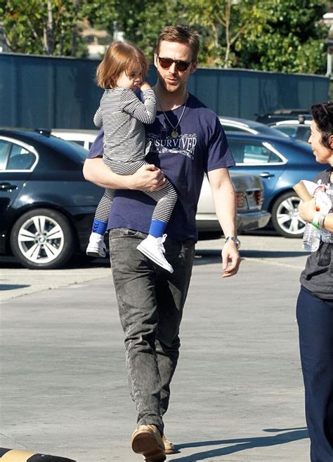 Ryan Gosling With Daughter June 18 2017 Ryan Gosling Ryan Street Style
