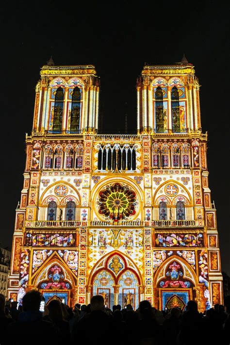 À 21 heures mardi 16 avril, au terme de la. Notre-Dame de Paris sera illuminée de mille feux en ...