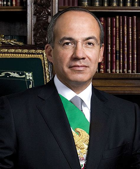 A través de su cuenta de twitter dijo que los síntomas son leves, pero se encuentra aislado y en reposo. Felipe Calderón Hinojosa, Presidente de México (2006-2012 ...