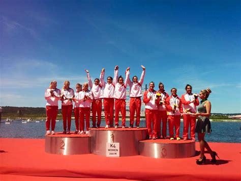 Composta por 20 medalhas num estojo de madeira. Medalhas de ouro e bronze para Portugal na Taça do Mundo ...