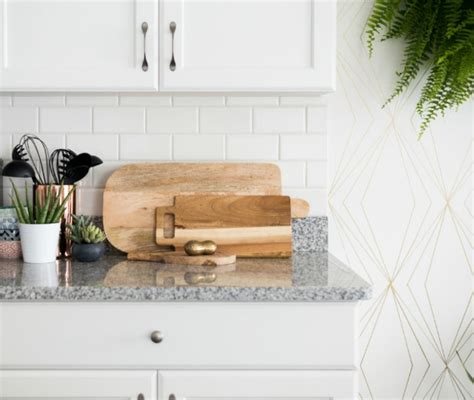 De todos es sabido que lo de hacer obras en casa es muy engorroso y caro pero hay veces que podemos cambiar alguna estancia de casa sin tener que pasar por todo eso. Reforma low-cost de cocina-comedor sin obras | Decoración