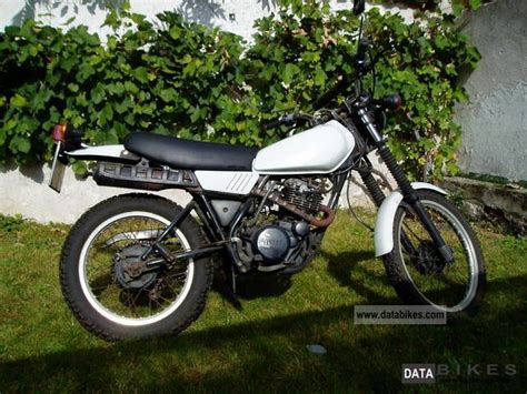 Yamaha xt250 oil change and oil filter replacement. 1983 Yamaha XT 250