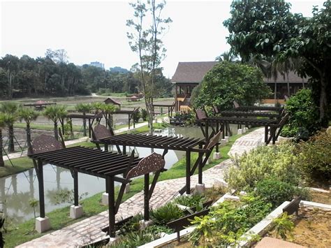 Teres 2 tingkat 32% teres setingkat 21% kondominium 32. SUEperb MaMa: Rumah 4 Musim di Taman Botani Negara - Shah Alam