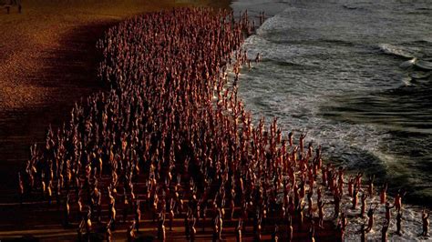 spencer tunick gathers 2 500 volunteers for mass naked photo shoot on bondi beach cnn