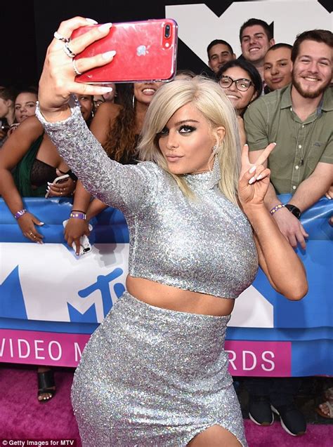 Bebe Rexha Flashes Toned Midriff In Silver At The 2018 Mtv Vmas Daily