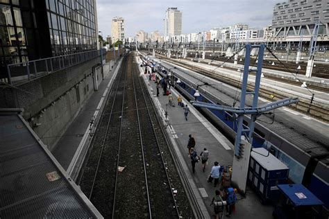 Transports Bazar La Gare Montparnasse La Sncf Critiqu E