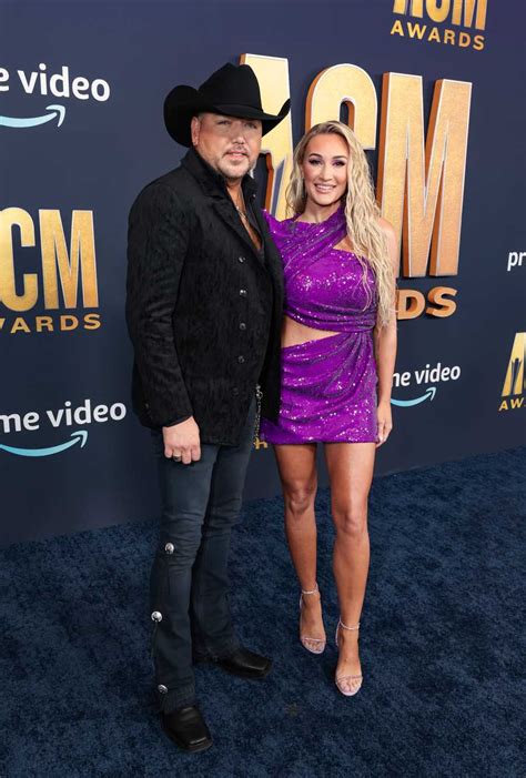 Acm Awards 2022 See What The Stars Wore On The Red Carpet