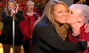 Citizen of the world dahhhling. Mariah Carey sings a duet with her mother on US television Christmas special | Daily Mail Online