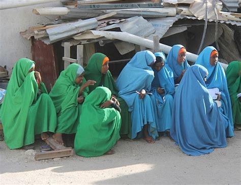The somali government appealed for help to the united nations high commissioner for refugees the burden of the refugee influx on somalia was heavy. SCHATTENBLICK - FRAUEN/498: Somalia - Kultureller Wandel ...