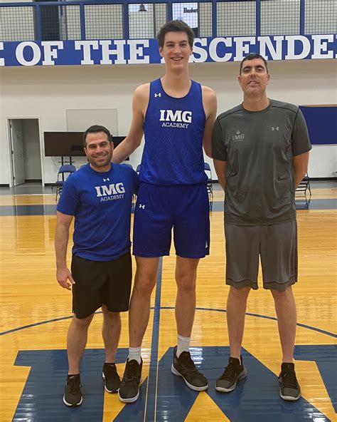 Meet 7ft5 Canadian Nba Hopeful 16 Playing At Img Academy Who Is