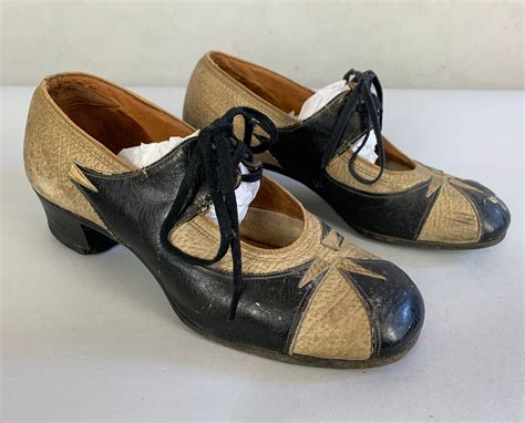 1920s Magnificent Mary Janes Vintage 20s Two Toned Sand Beige And