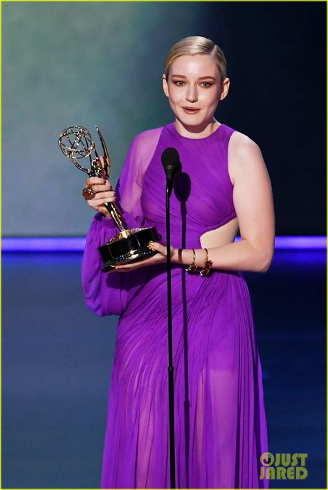 Photo Julia Garner Wins First Emmy For Best Supporting Actress In Ozark Photo