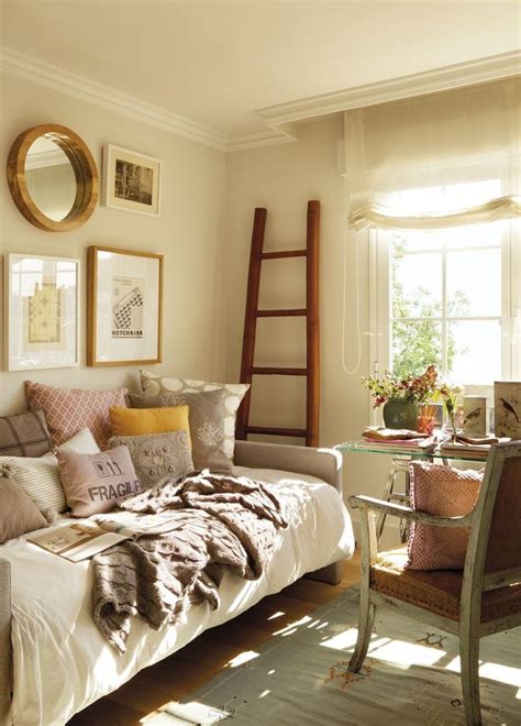 Small living rooms can be tricky, but if you keep a few key tips in mind when arranging living room furniture for small spaces you'll end up with a living space you love. Small Sofas For Your Room: Small Sofas Vintage ~ Furniture Inspiration | Guest room daybed ...