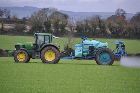 Keeping your lawn green means that you need to weed frequently and fertilize at the right times of the year. 'Spray herbicide early to control grass weeds' - Agriland.ie