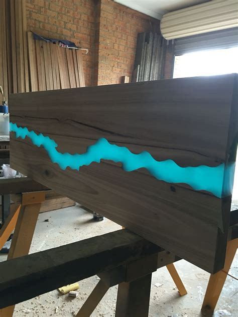 With lots of live edge lumber options, and a wide array of epoxy colours available, there are infinite options for how your river table top can look. Resin river table top … | Pinteres…