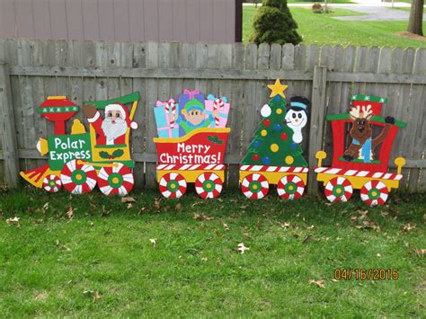 20 Outdoor Christmas Yard Displays