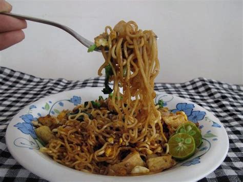 Recette easy maggi mee goreng mamak | nouilles instantanées frites de malaisie. Malaysian's maggi mee goreng (mamak style) | Malaysian ...