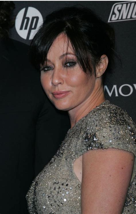 Shannen Doherty Fighting Cancer Shaves Her Head