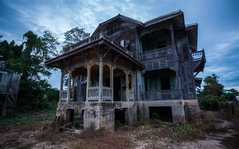 10 Of The Most Haunted Places In The World