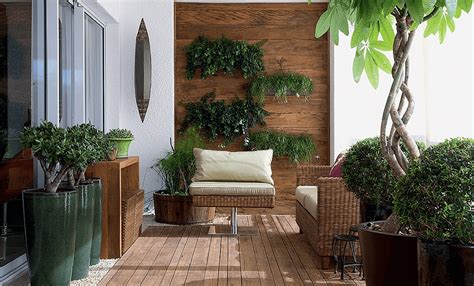 Piante, pergole e… per godere al massimo di uno spazio esterno, specie se esposto a sud, non possono mancare una soluzione per l'ombra, che sia una tenda o. Ideale Piante Da Arredamento | Piccoli giardini, Idee ...