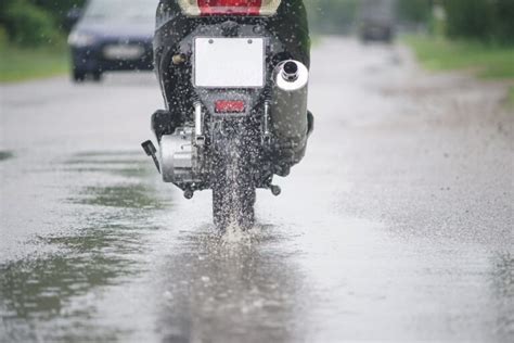 Motorcycling In The Rain 10 Tips To Help You Stay Safe Bikesure